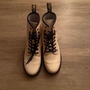 Dr.Martens Airway size 8